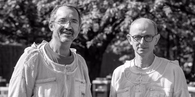 Rémy et Bruno – Un apiculteur près de chez vous – Miel Paris Rémy et Bruno - Un apiculteur près de chez vous - Miel Paris